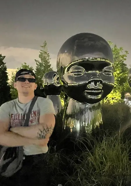 Максим из Миасса, мне 23, познакомлюсь без обязательств