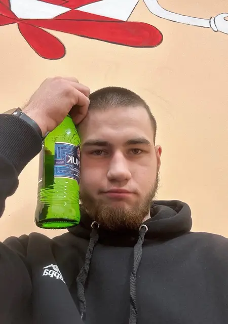 Владимир из Саратова, мне 20, познакомлюсь без обязательств