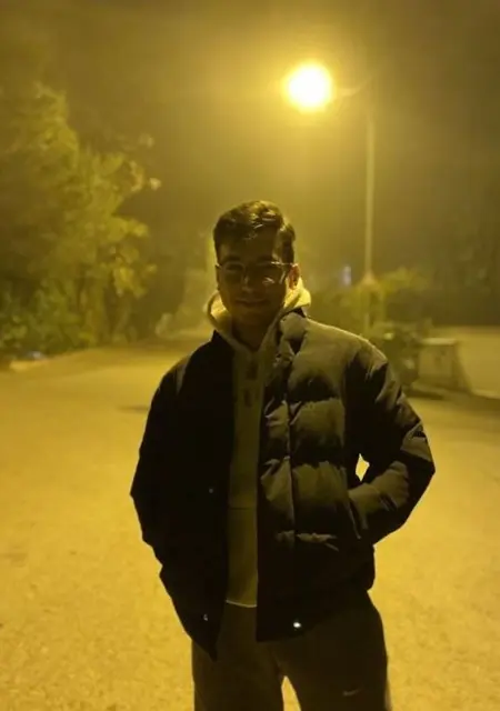 Я Emre, 20, из Стамбула, ищу знакомство