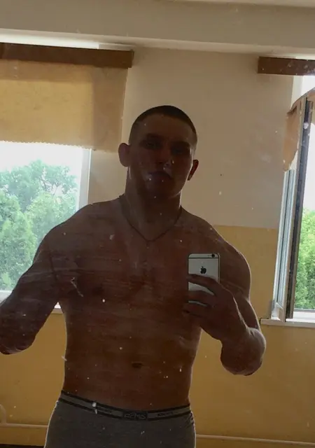 Я Всеволод, 26, из Моздока, ищу знакомства без обязательств