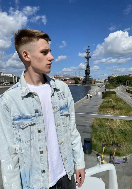 Я Александр, 19, из Мытищ, ищу знакомства на одну ночь