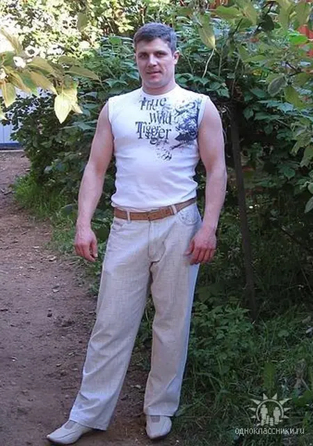 Я Алексей, 47, из Боровичей, ищу знакомство для постоянных отношений